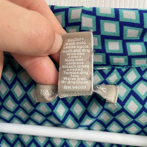 EUC Banana Republic Button Down Patterned Blouse Sz S - Picture 4 of 4